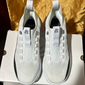 White and Black “Curry 8’s”